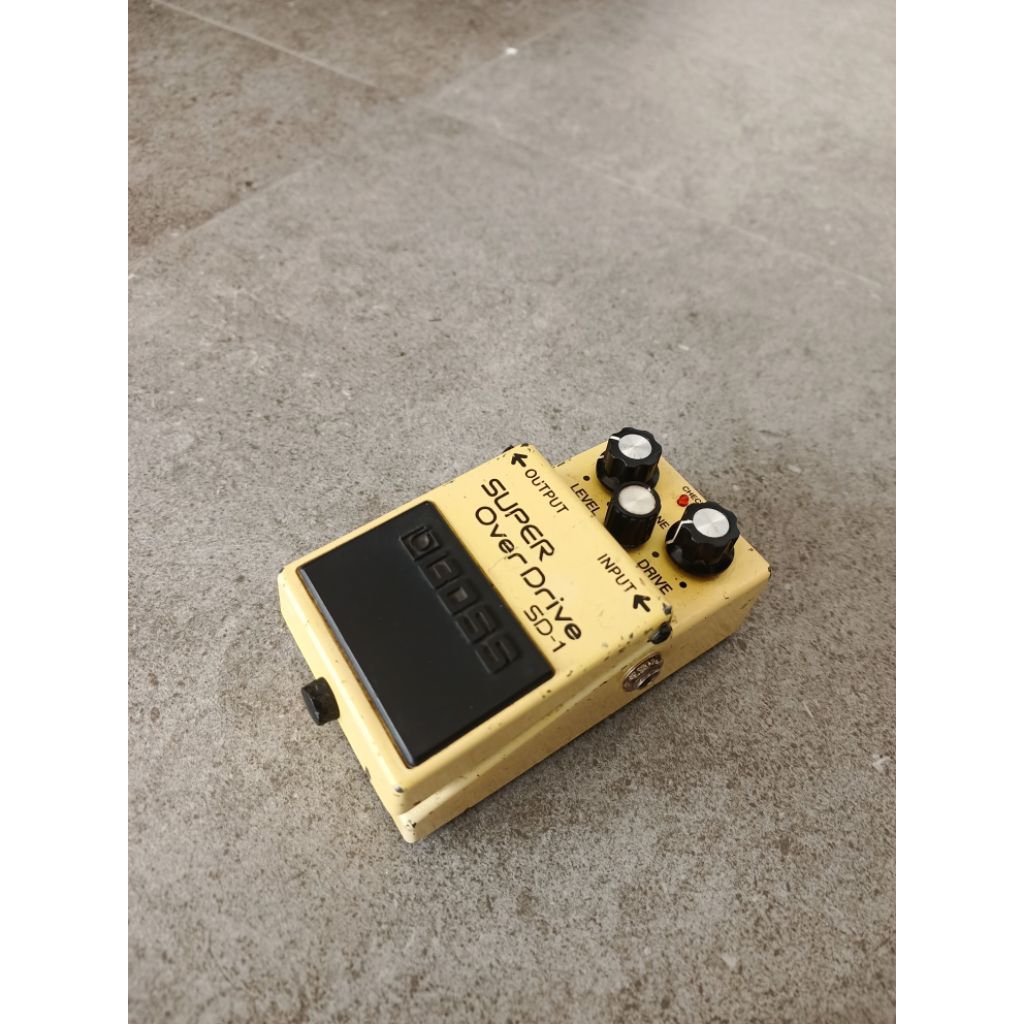 BOSS SD1 efek gitar stompbox