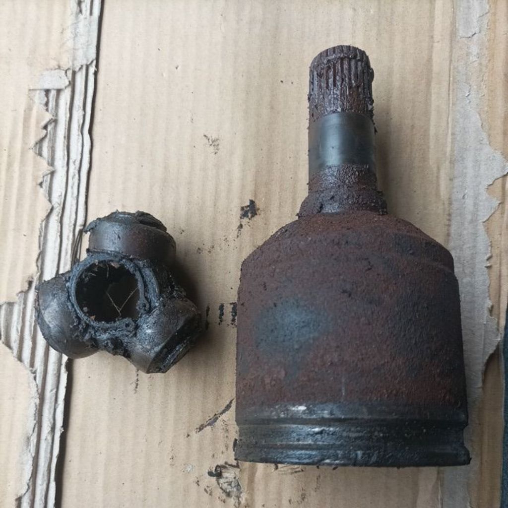 CV joint dalam Mazda 626 Capella