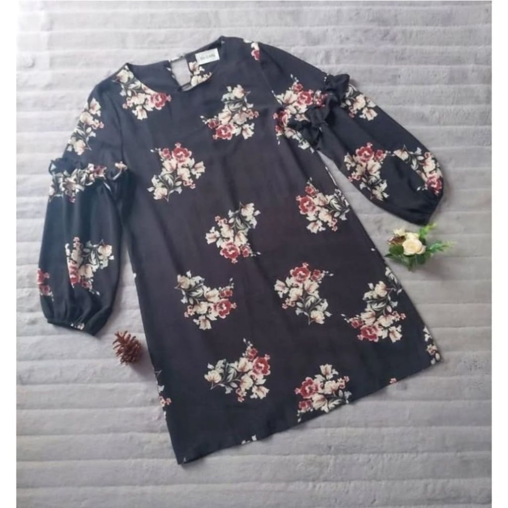 Midi Dress Motif Bunga Hitam by This Is April Cantik & Stylish