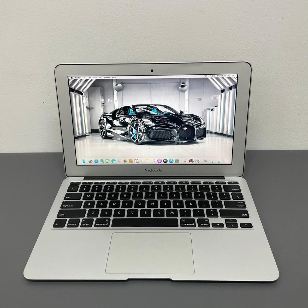 Macbook air 11 inch 2015/2014 core i5/i7 Ram 4GB/8GB ssd 128GB second bergaransi Mulus