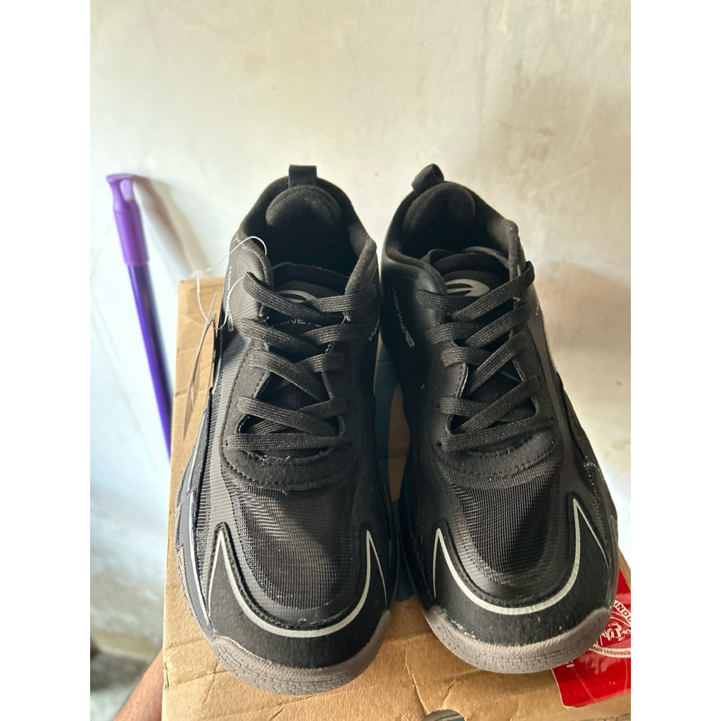 sepatu basket 910 nakami flow size 41