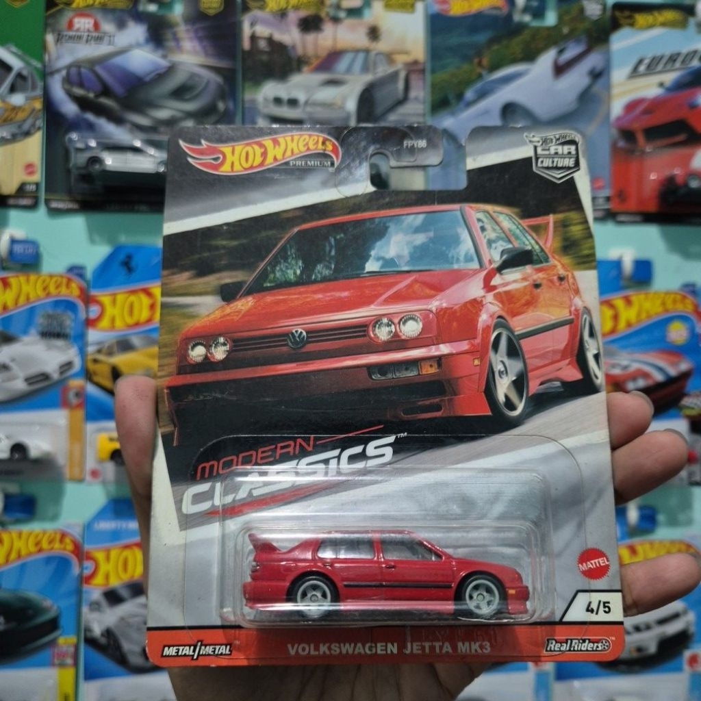 HOT WHEELS PREMIUM MODERN CLASSICS VOLKSWAGEN JETTA MK3 MERAH