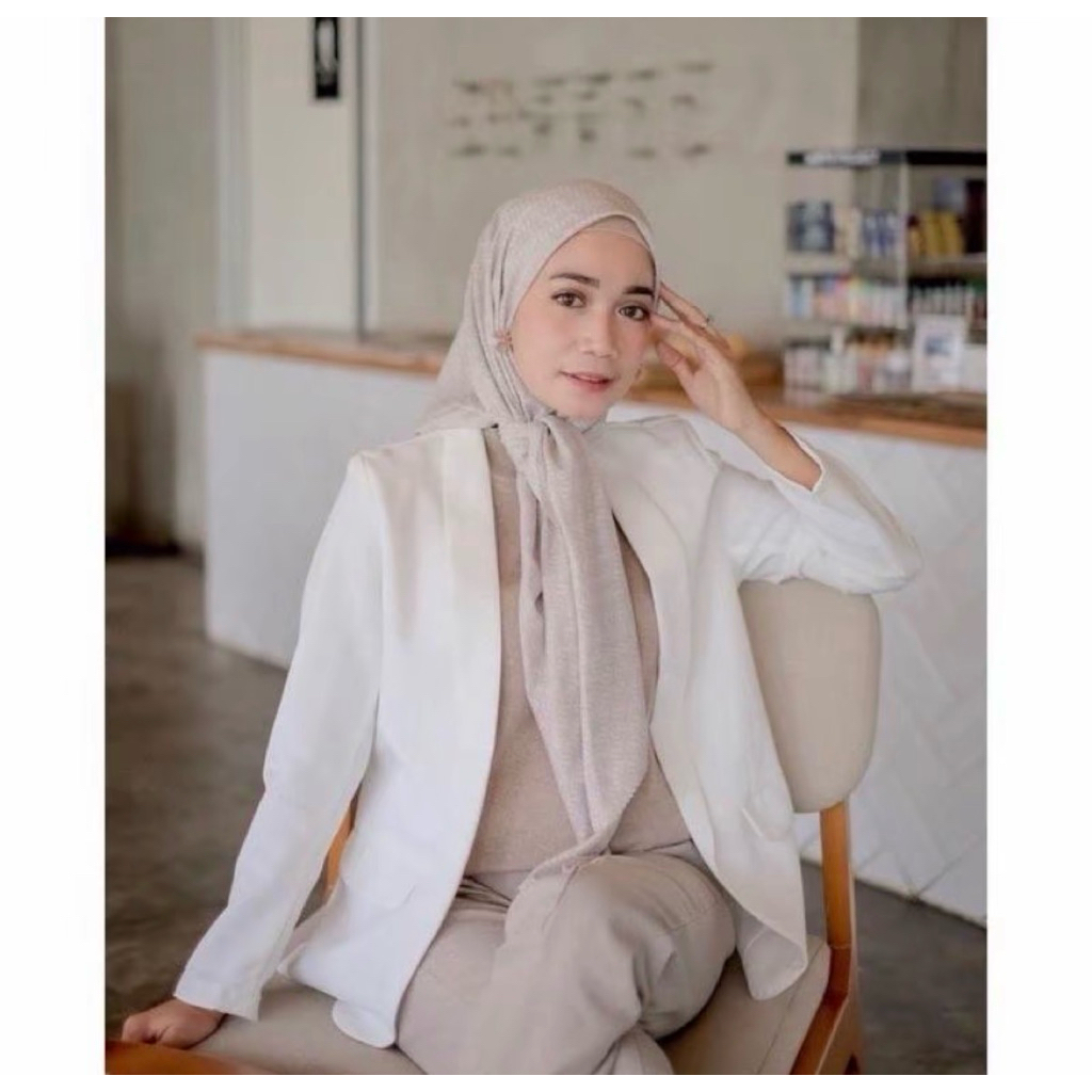 Blazer Putih Preloved
