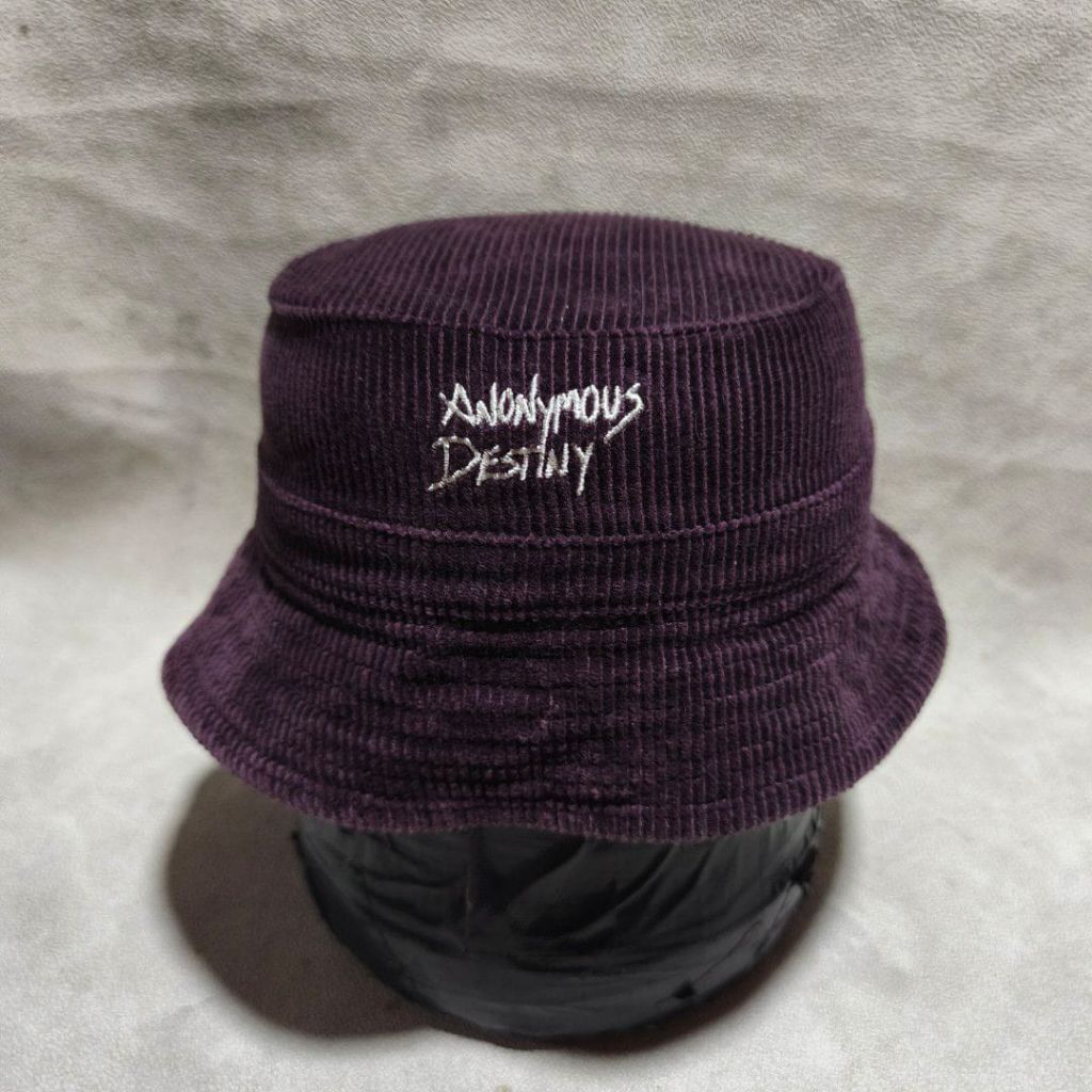 topi bucket pria Zara man ungu