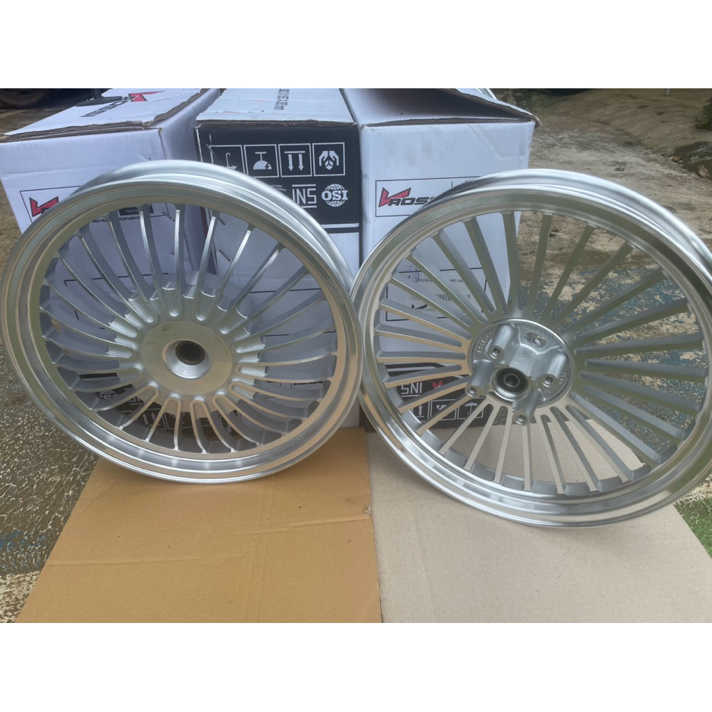 Velg racing halimun untuk vario 125/150 warna silver uk 185/215x14