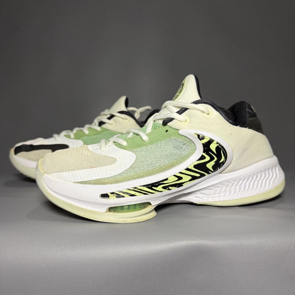 sepatu voli basket second nike zoom freak 4 size 40,5