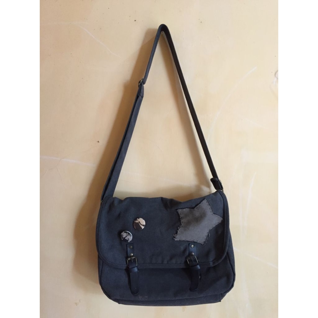 Preloved Star Messenger Bag