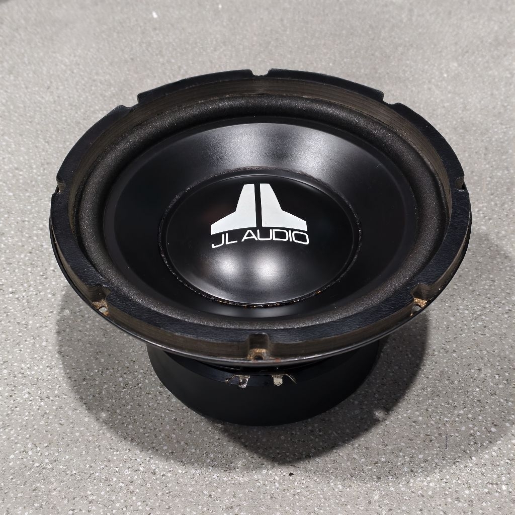 Subwoofer JL audio W6  Subwoofer jl audio W6 subwofer jl audio 10w6 10 inch made in USA