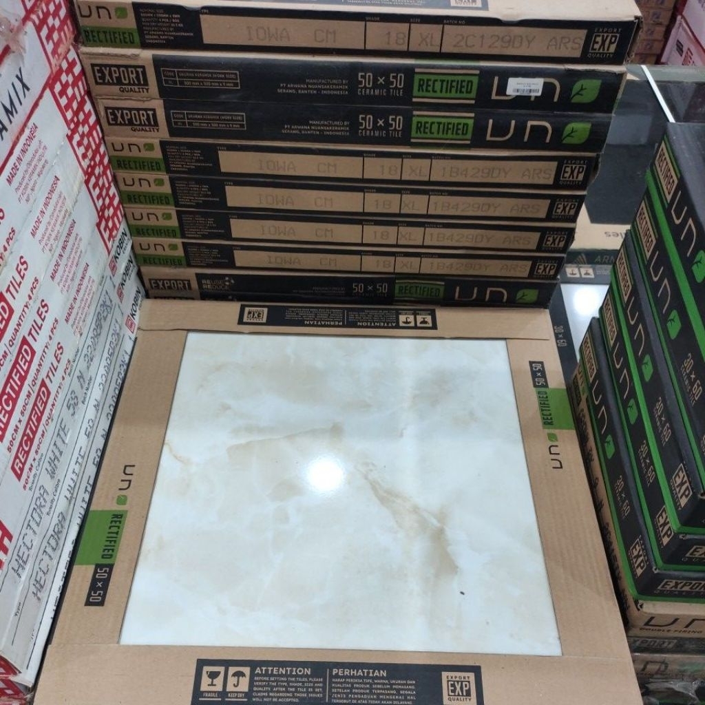 UNO - Keramik Ukuran 50x50