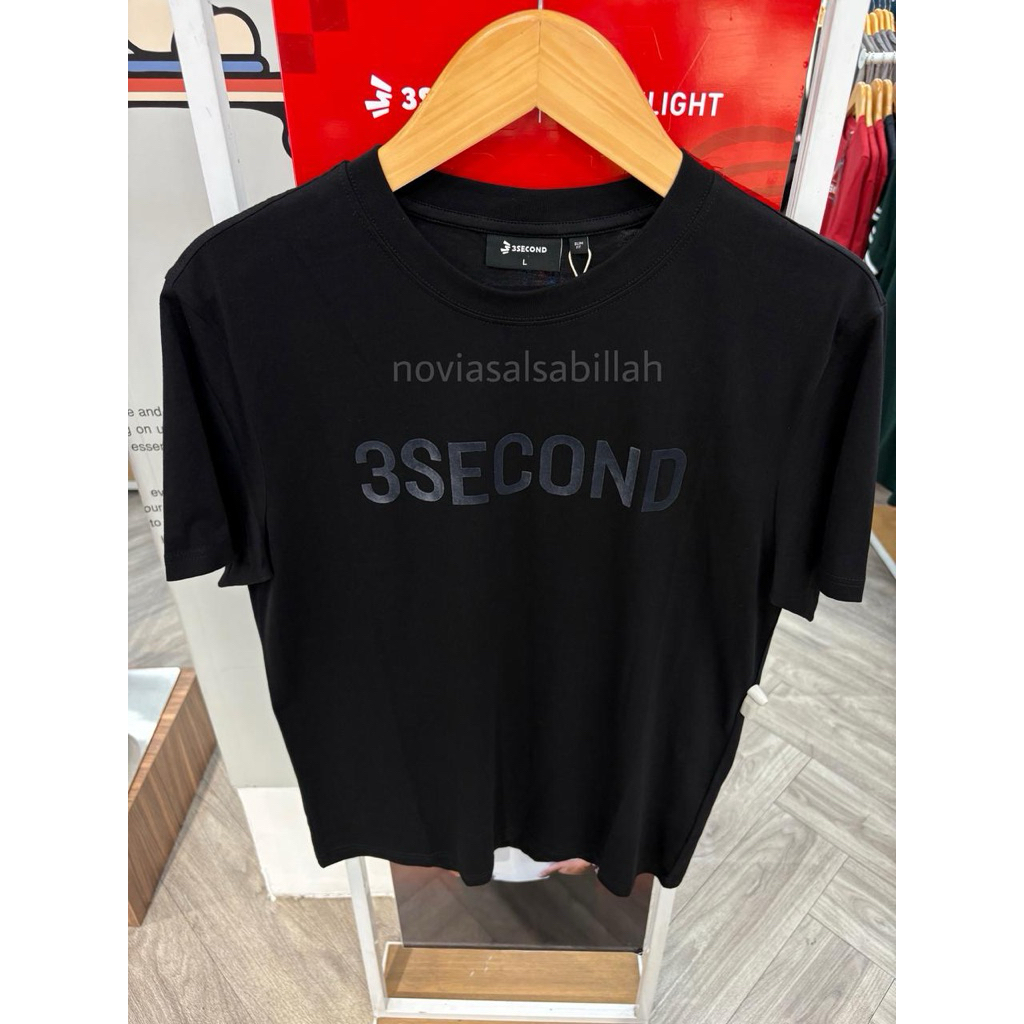 Kaos 3SECOND Pria Motif Basic Font Bludru Slimfit ORIGINAL 100% (Hitam & Putih)