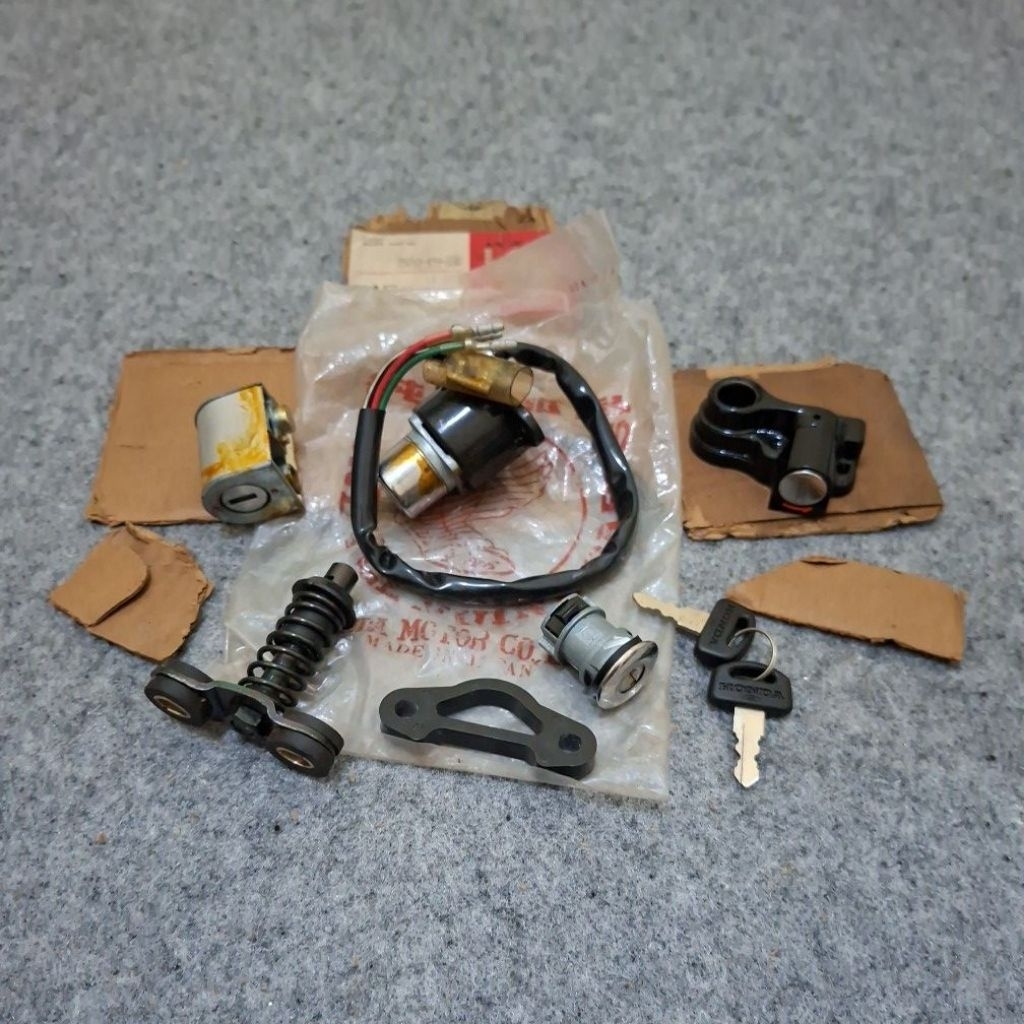 Keyset Key Set Konci Kunci Kontak Stang Helm Tangki Tonjokan Jok GL GL100 GL125 Honda GL100 GL125 As