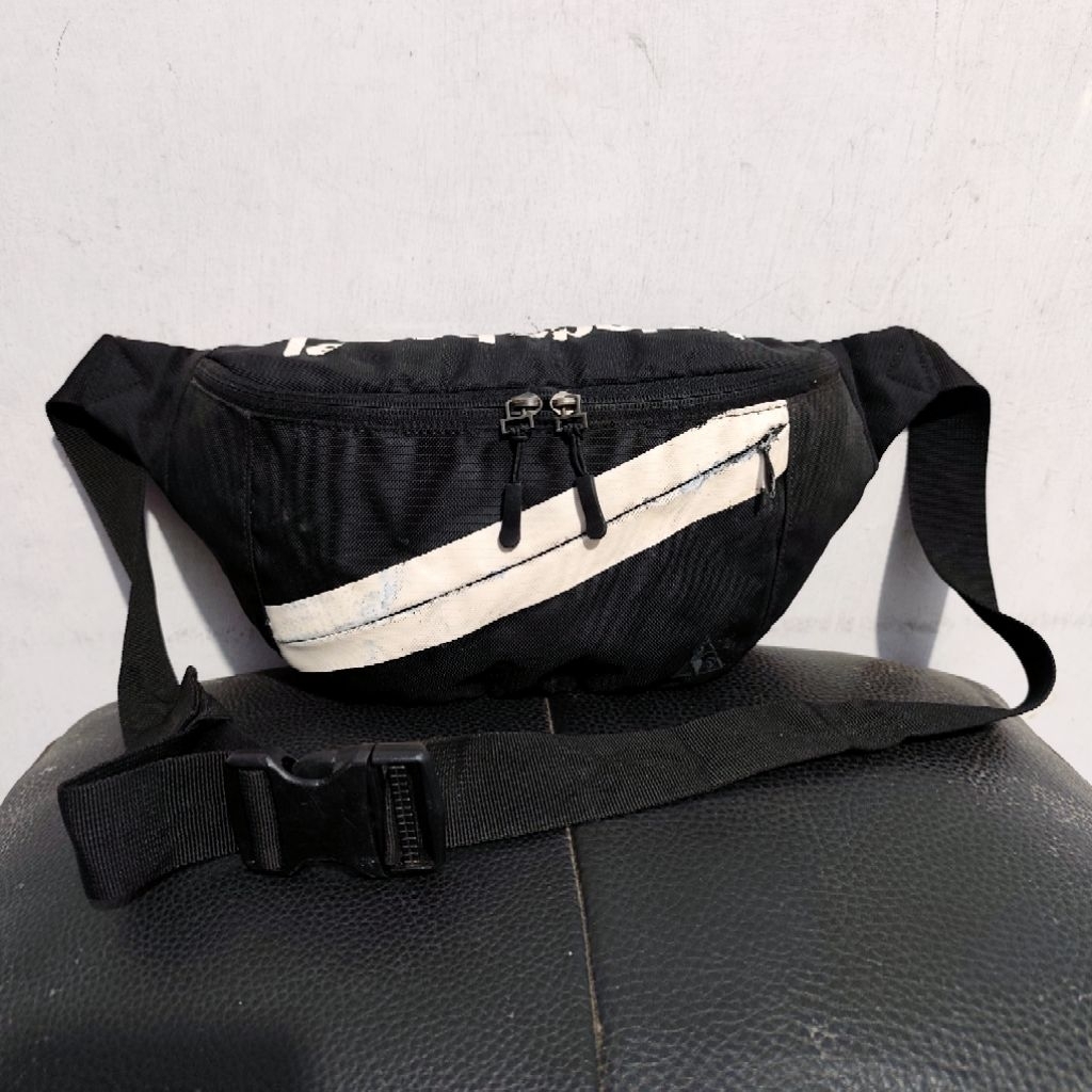 Le coq sportif waist bag /WB Lecoq sportif Hitam
