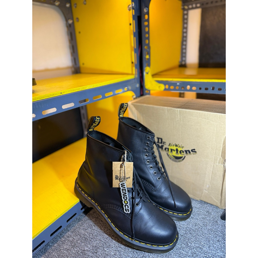 Docmart 1460 Black Nappa