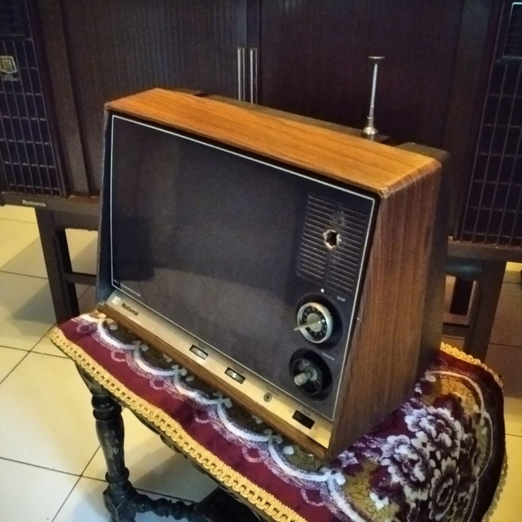 Tv televisi jadul antik vintage merk National lawas kuno
