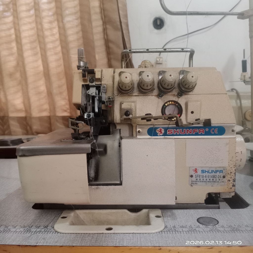 Mesin Jahit Obras Shunfa SF818 Bekas lengkap Dinamo Meja benang 4