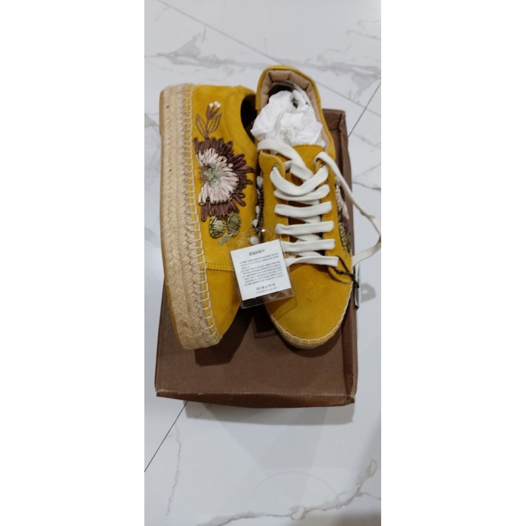 sepatu korea etnik bahan kulit berbordir