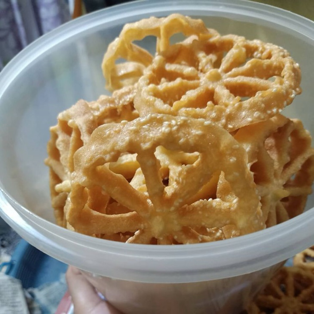 kembang goyang manis / asin