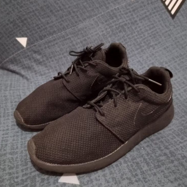 Sepatu Nike Roshe Run Triple Black Original