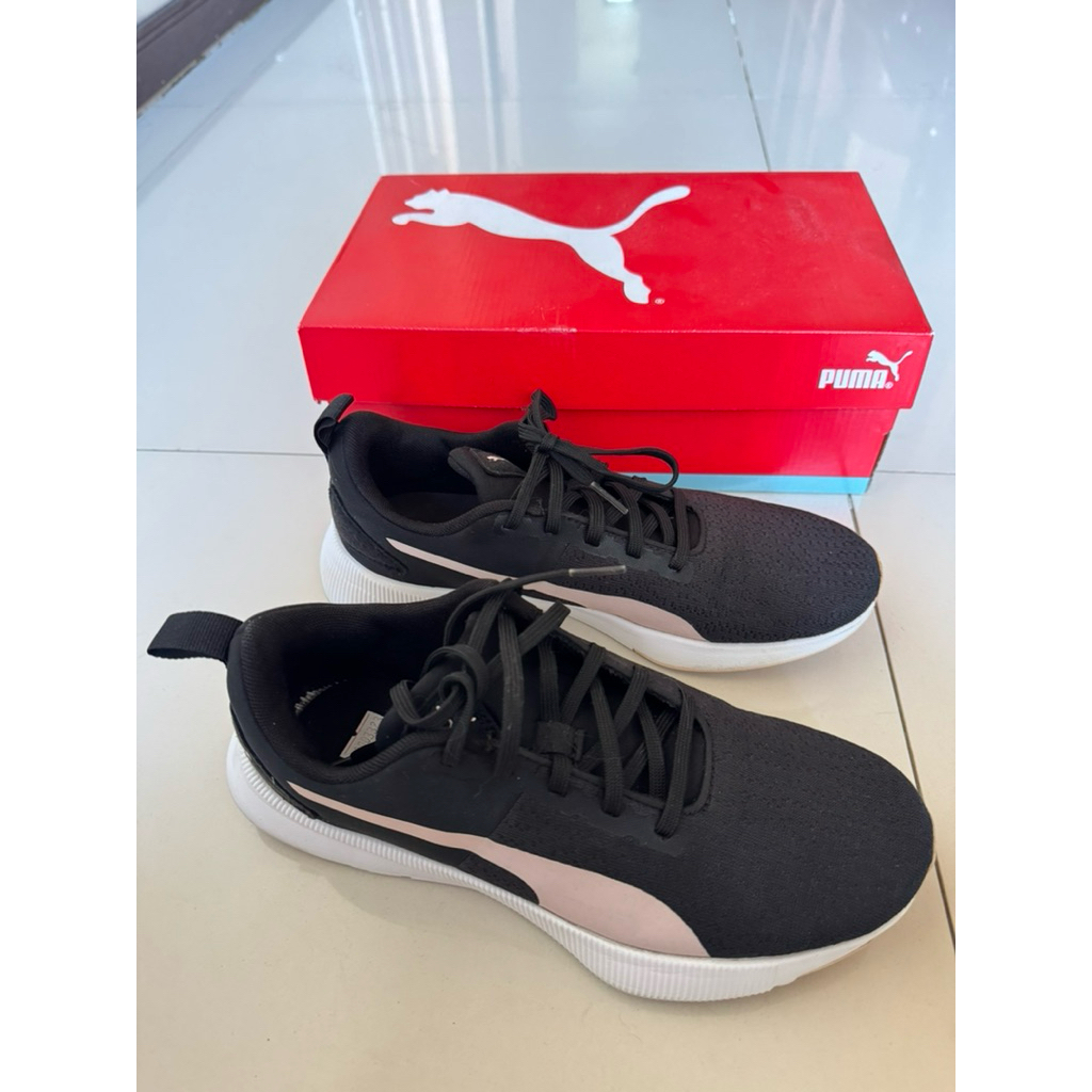Preloved Sepatu Puma FLYER Runner warna Black Pink- ukuran 37 sole 23cm