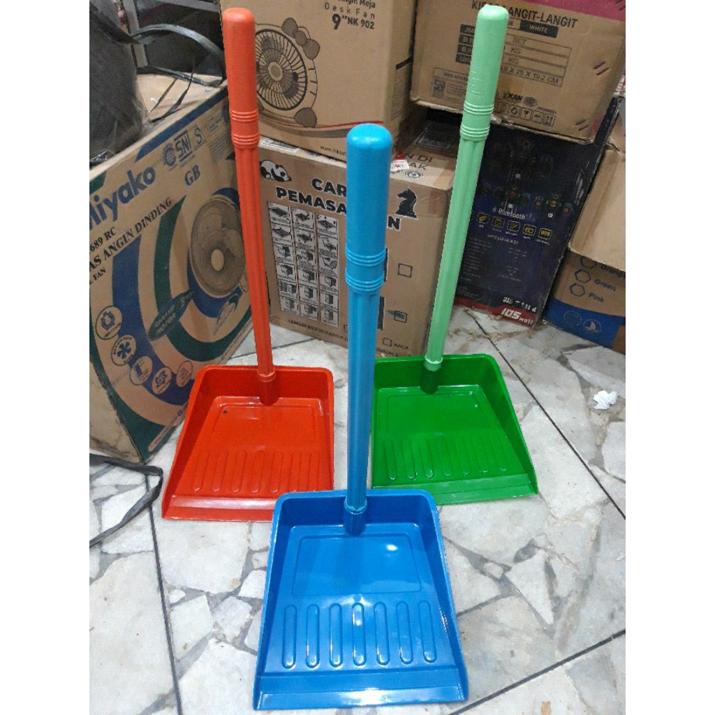 serok sampah plastik/pengki/sekop sampah