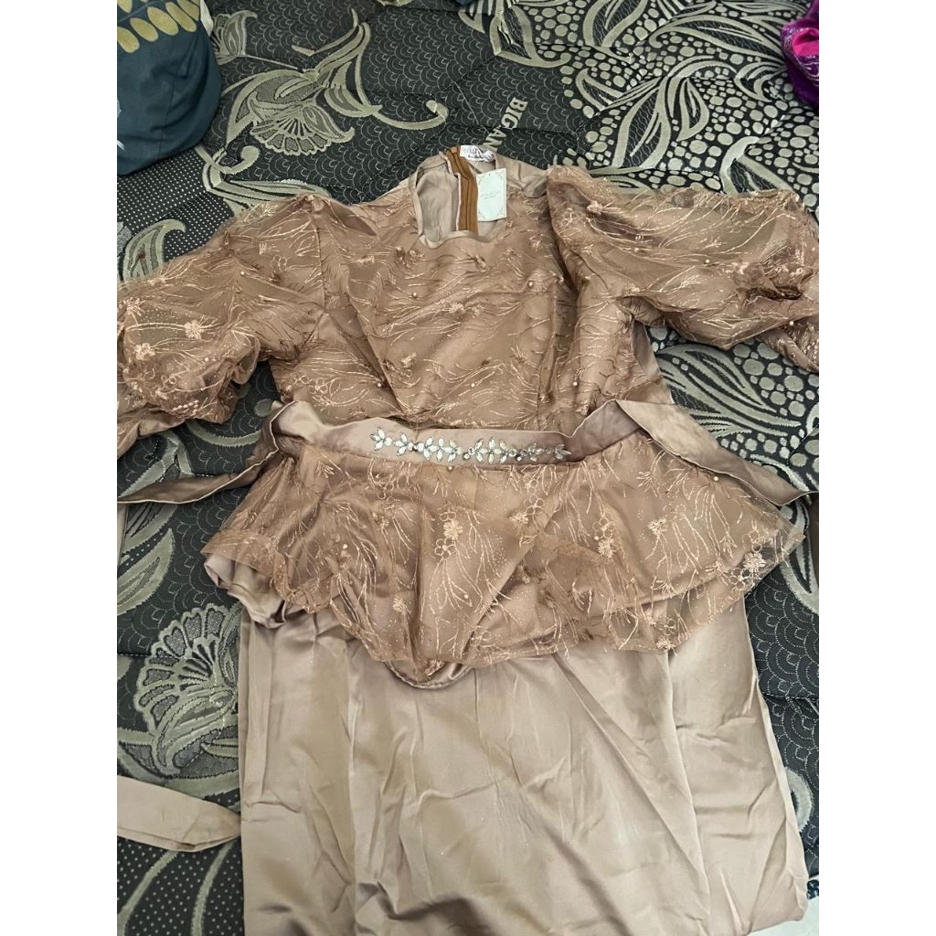 gamis brukat lengan balon ld max 120, kondisi new