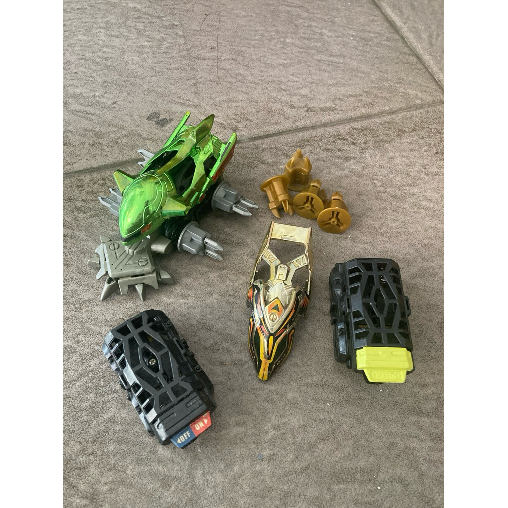 Crush Gear Thunder Breaker, 2 vt chassis, cover CB, dan wheelset heavy spike