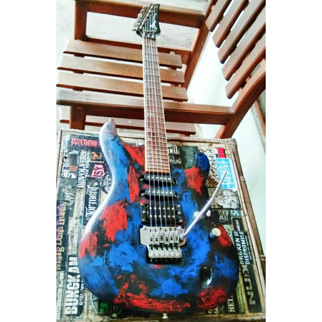 Gitar ibanez Second Abstrak