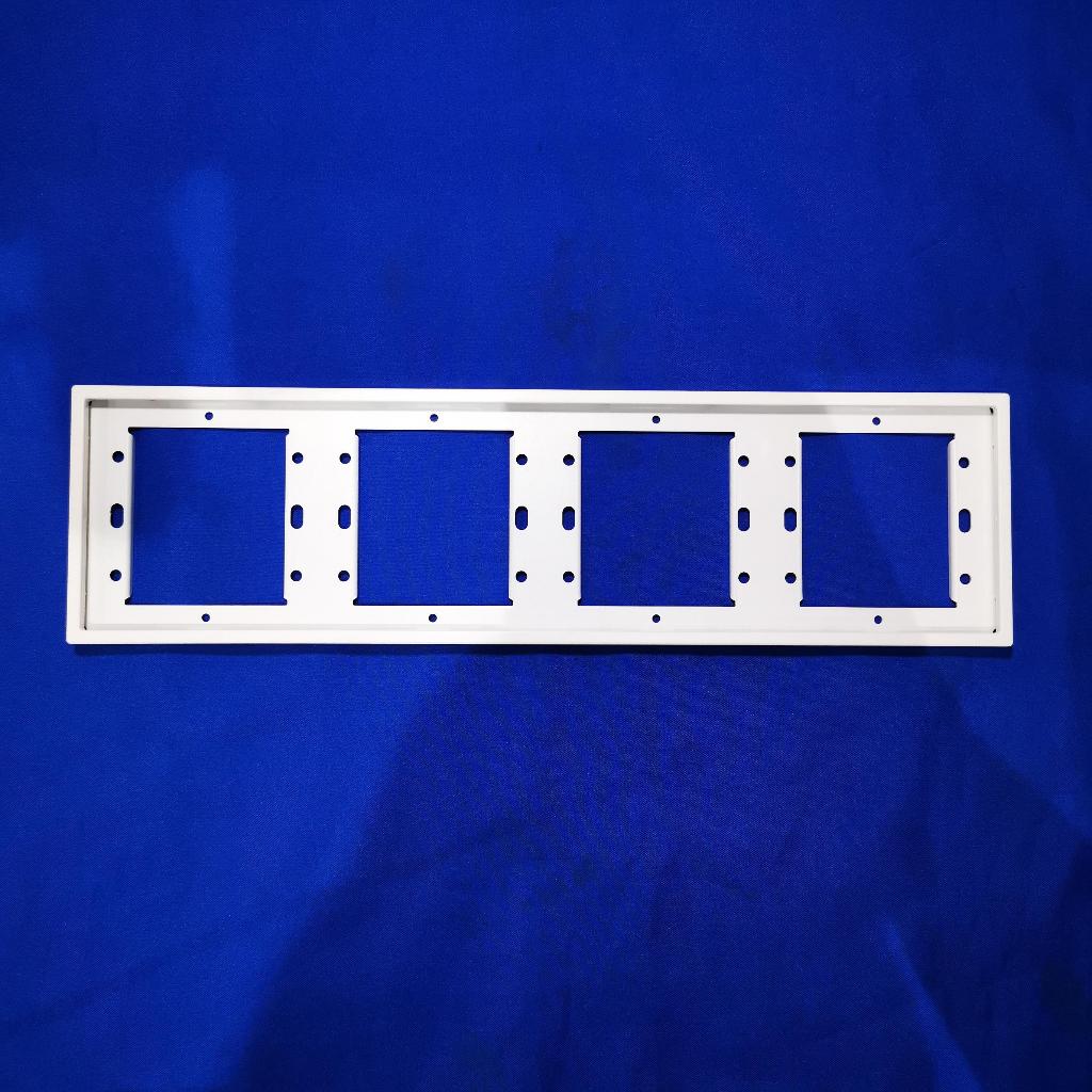 700640N Frame Saklar Stop Kontak 4 Gang I7 White Simon