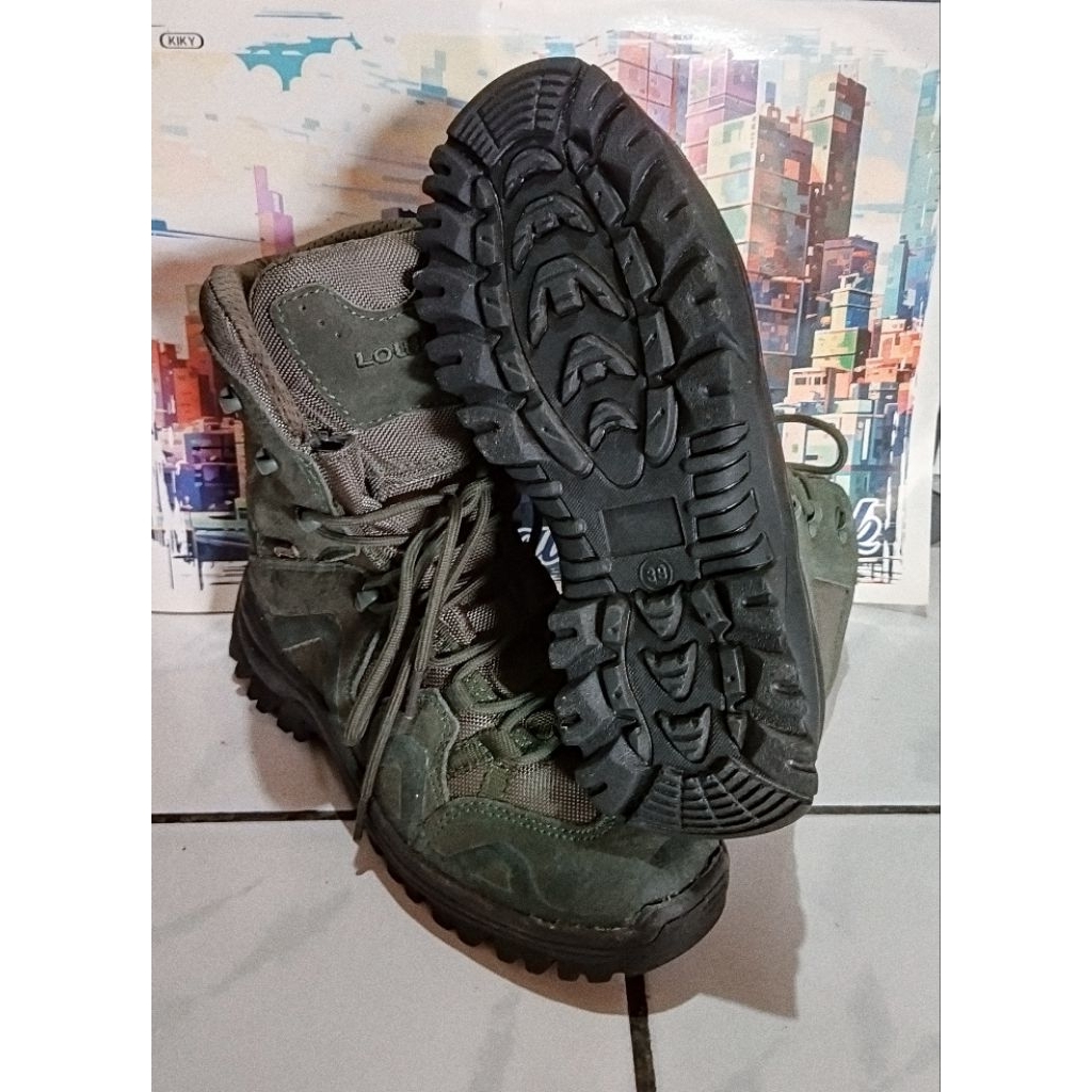 Sepatu Outdoor Hiking Lowa High Goretex