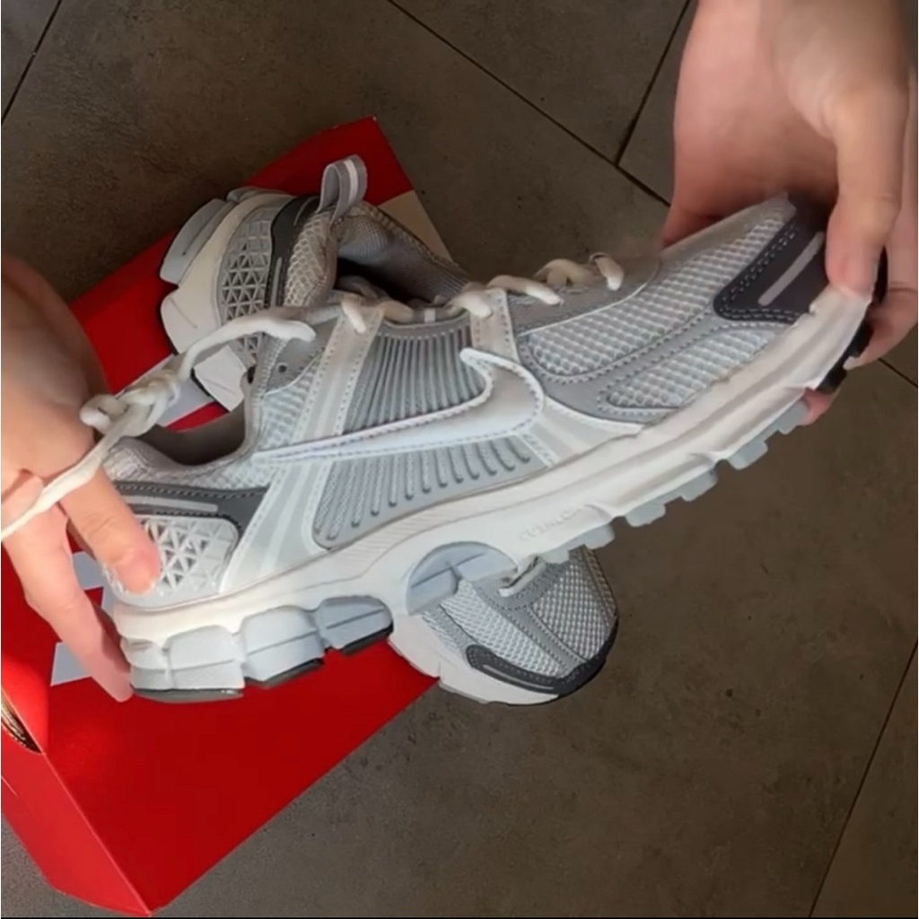 Nike Vomero Original Sepatu Nike Sneakers