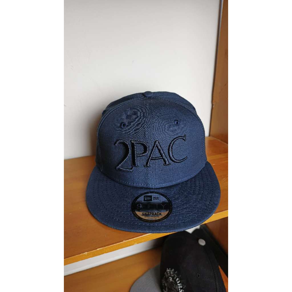 New Era 9Forty Topi 2PAC SCRIPT
