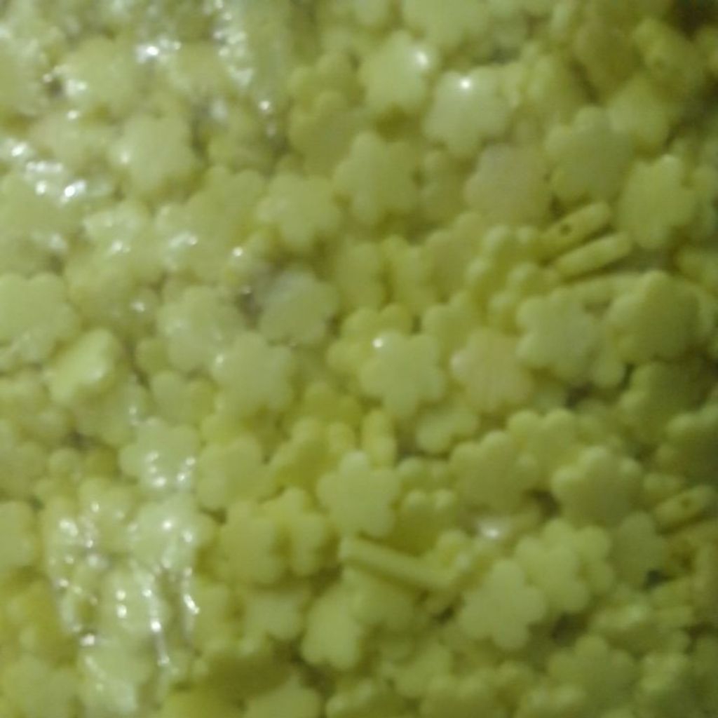 Manik Manik Mute Bentuk Bunga 1 Pon = 450 gram