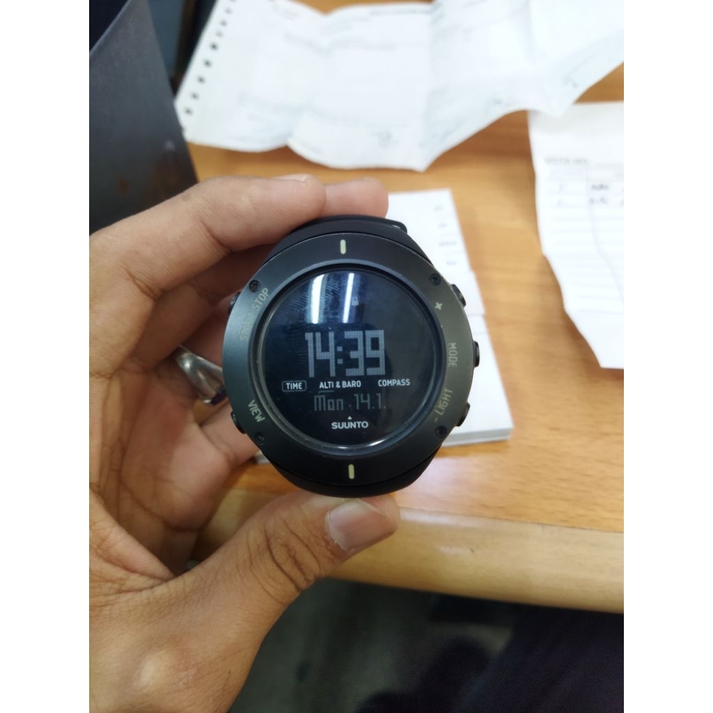 jam tangan / suunto core ultimate black