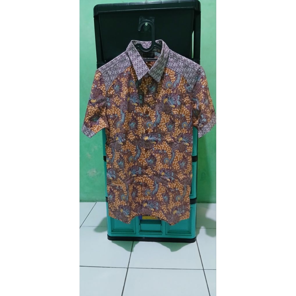 Preloved Kemeja Pria Batik Keris Slim Fit