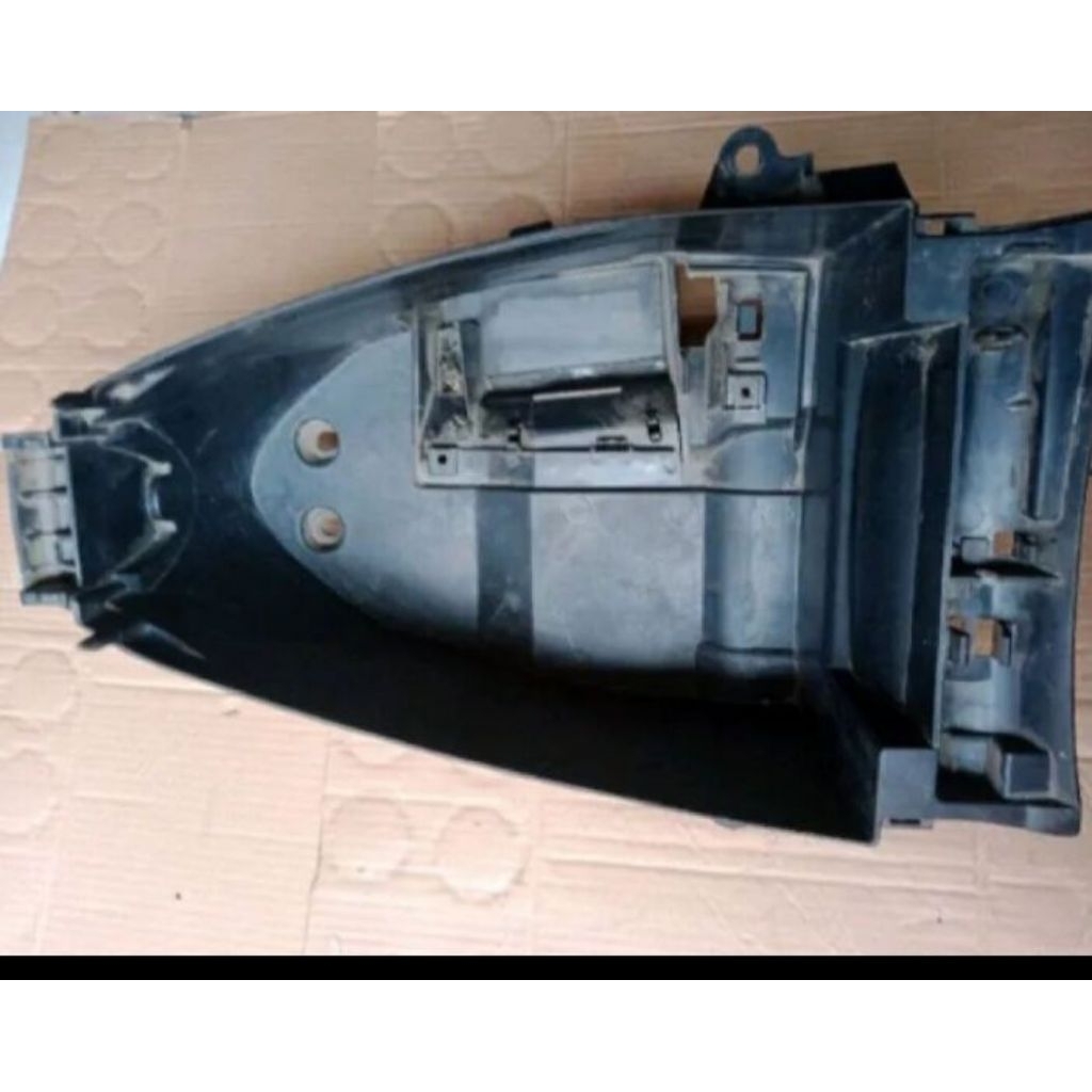 dudukan jok/tempat aki/bagasi/wadah kunci Mio j bekas original