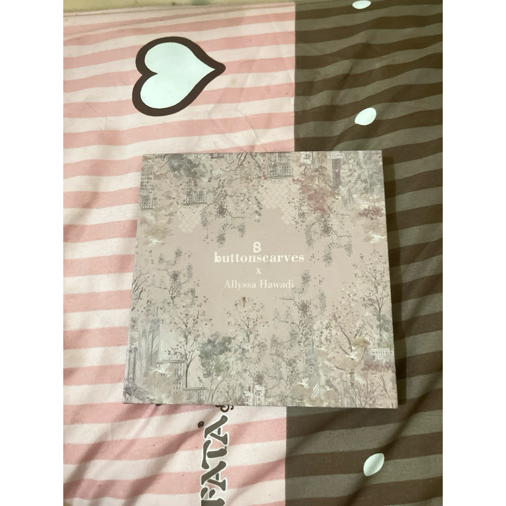 Box Buttonscarves New York 3 Small BOWERY