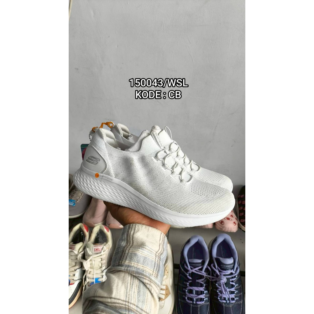 Sepatu skechers White Size 40 (No box)
