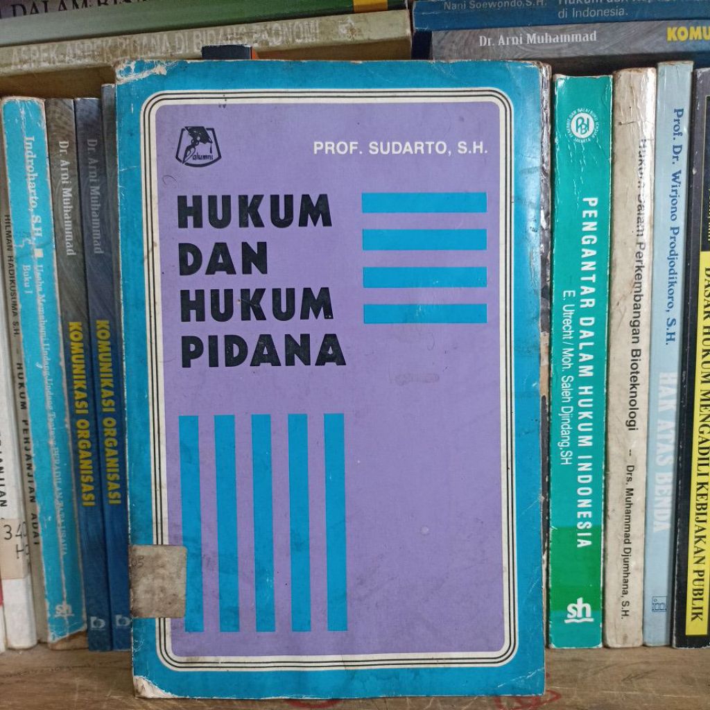 Hukum dan hukum pidana  by Prof Soedarto SH ORIGINAL