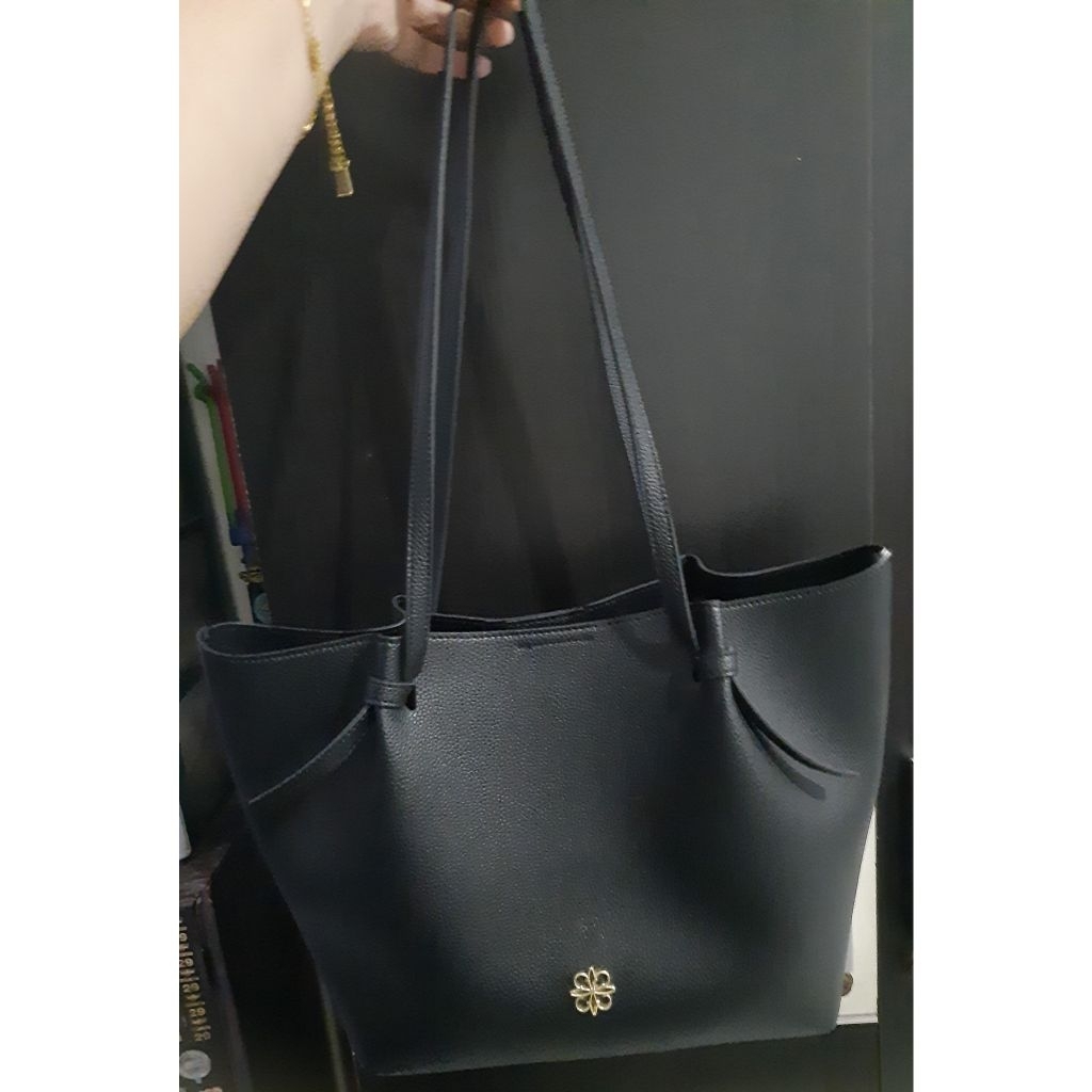 Preloved - Tas bahu hitam wanita merk Les Catino