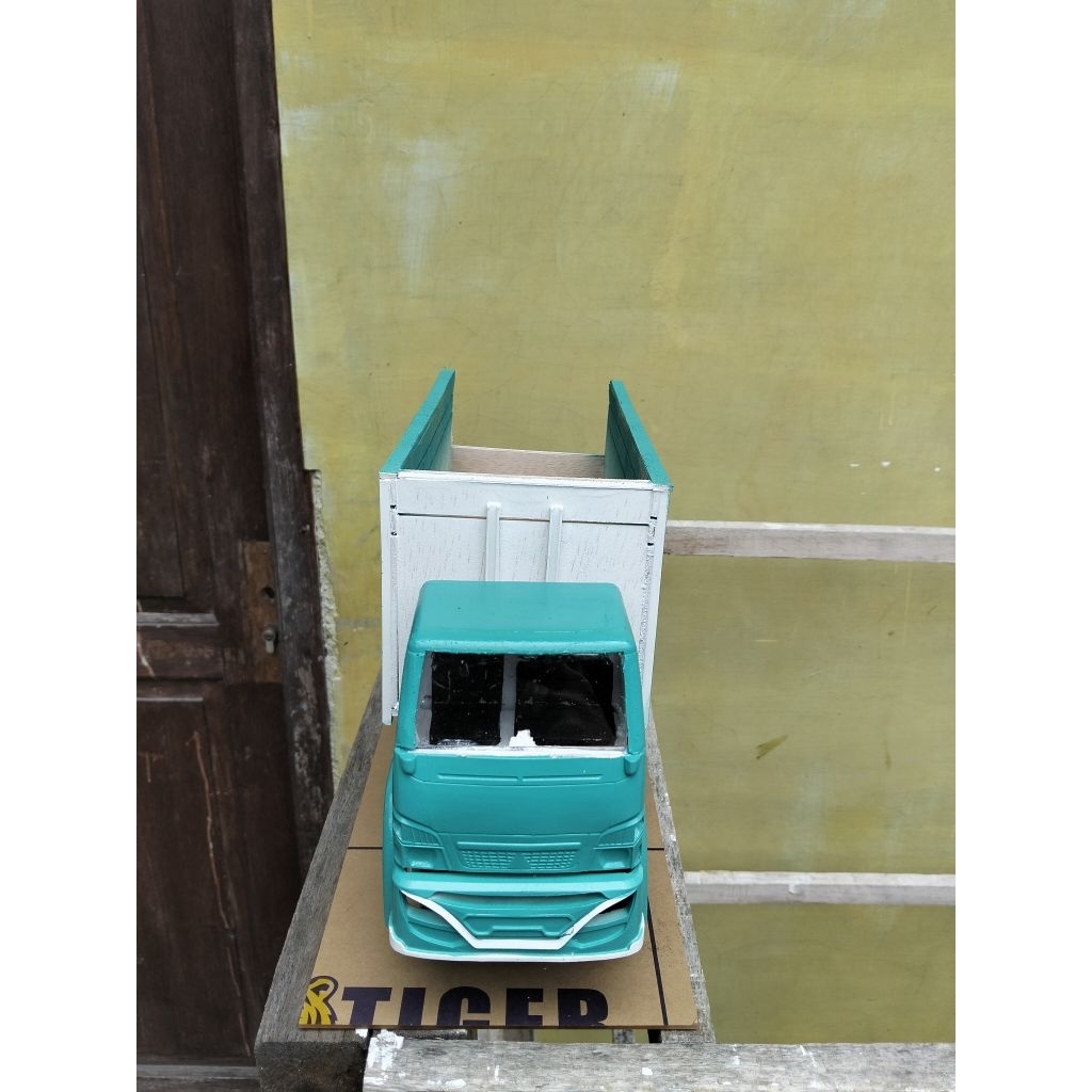 Miniatur Truk Mbois Skala Plastik Full Mbois Bisa Oleng