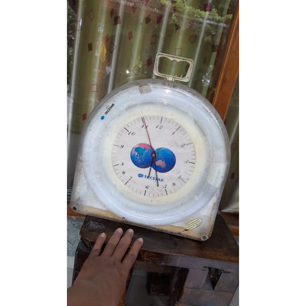 jam weker dinding jadul bekas off mati