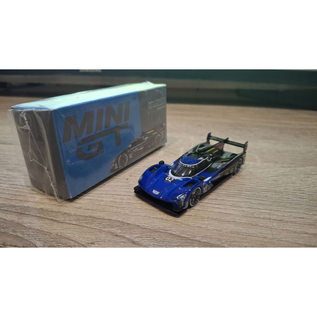 Mini GT Cadillac V series R #02 - loose