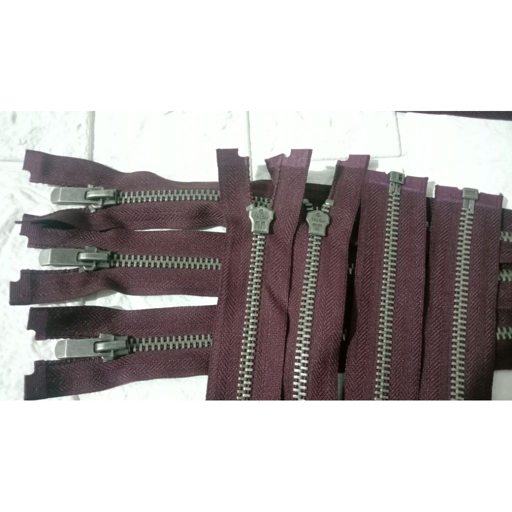 Resleting jaket Besi 60 cm maroon gigi bakar