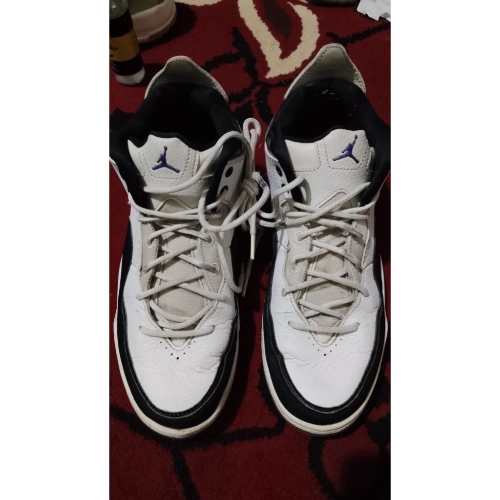 Sepatu second Jordan courtside 23 pria dan wanita murah.sz 42,is 26,5