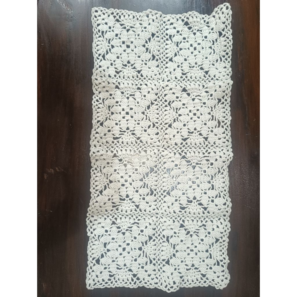 Rajutan Taplak Meja Persegi Kecil