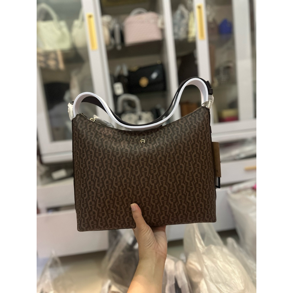 Aigner Juna Hobo Bag Icon Medium