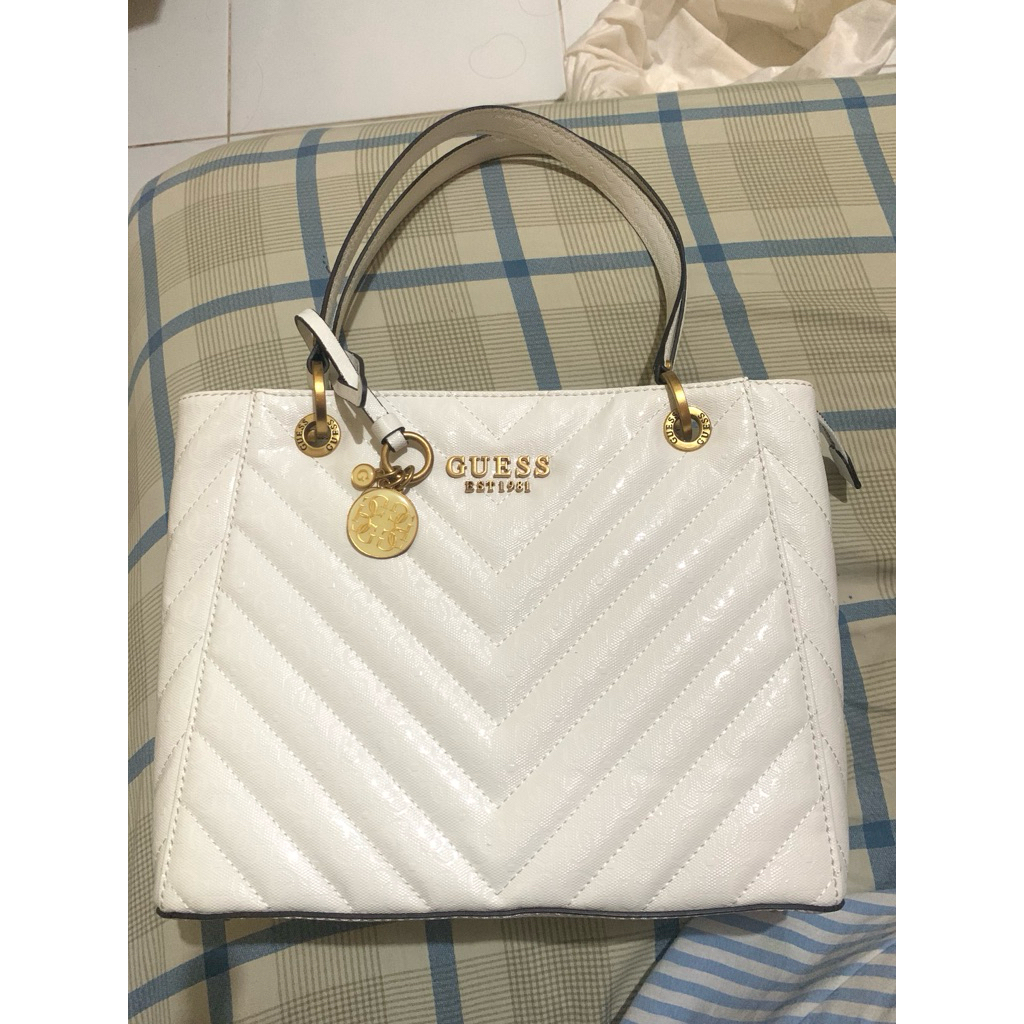 Prelvd GUESS Jania Small Noel Tote//White
