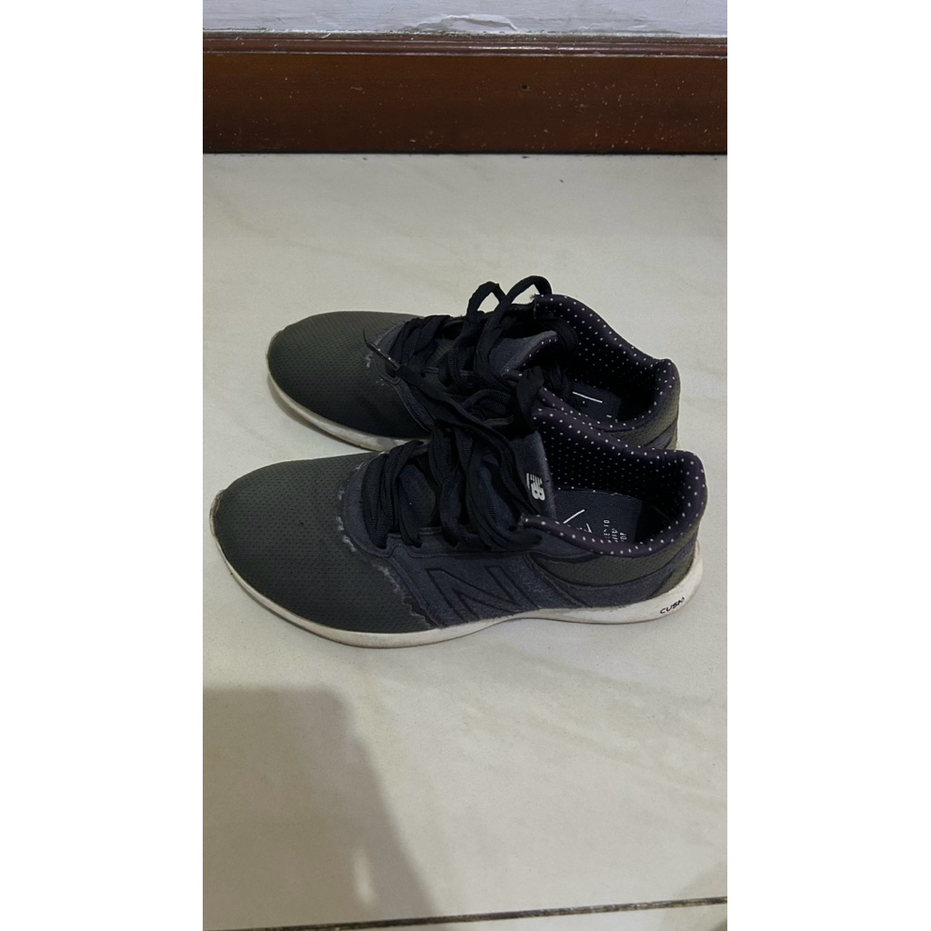 PL Sepatu Sneakers NB 413