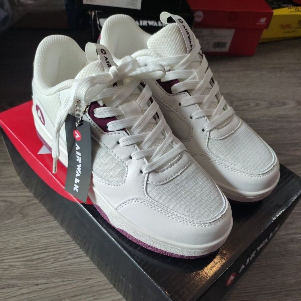 Sepatu AIW Dime