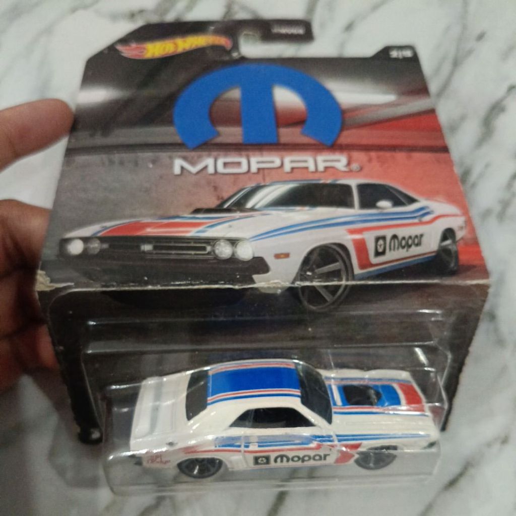 Hotwheels 71 Dodge Challenger Mopar